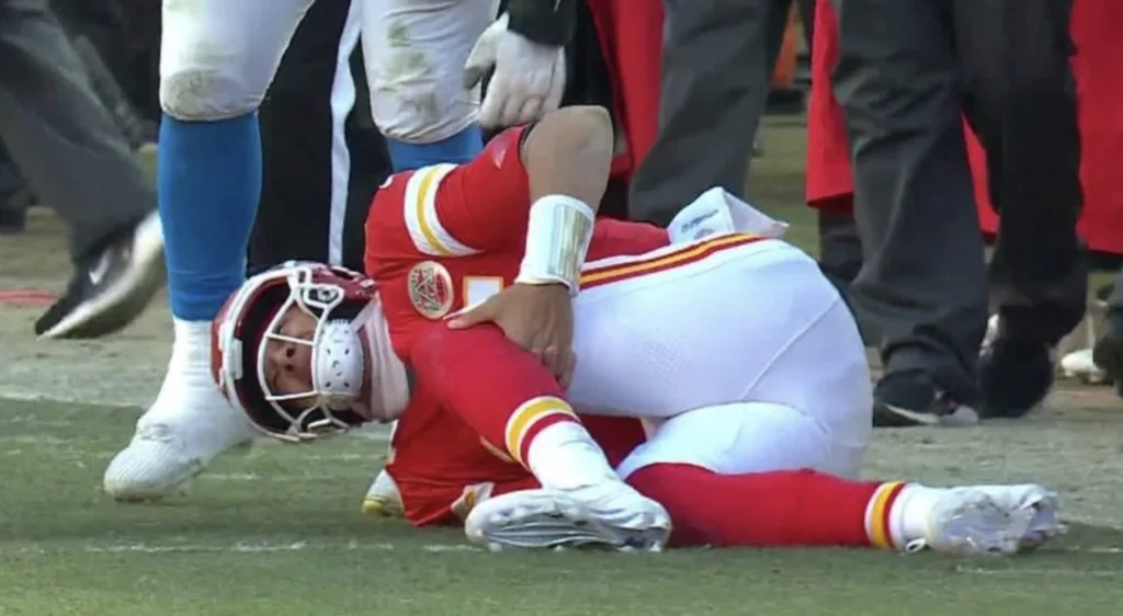 Patrick Mahomes injury update: Chiefs QB aggravates knee in loss to Chargers on December 14, 2025, as Kansas City Chiefs eliminated from NFL playoffs