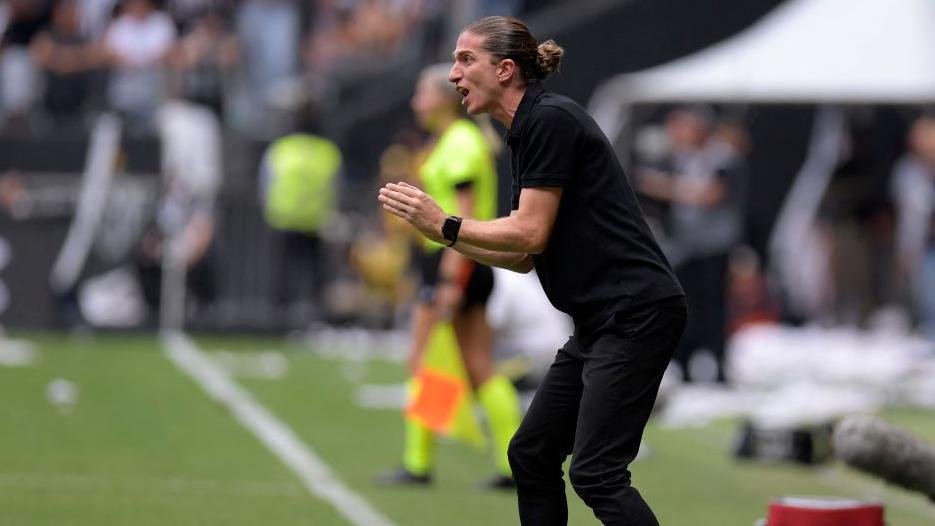 Flamengo win Copa do Brasil: Ex-Chelsea defender Filipe Luis claims first  title as manager - BBC Sport